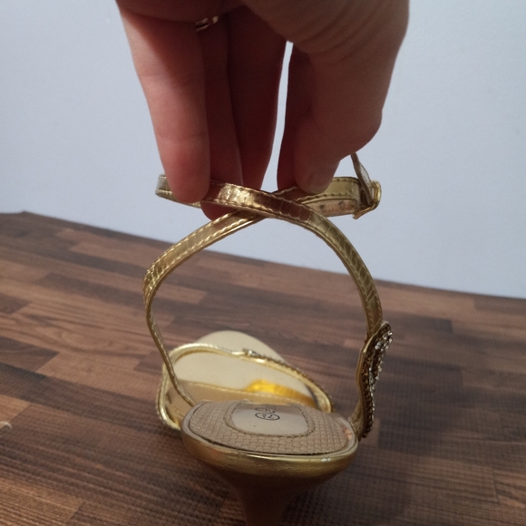 Fancy Women's Frist Sight Gold Heels - Picture 3 of 9